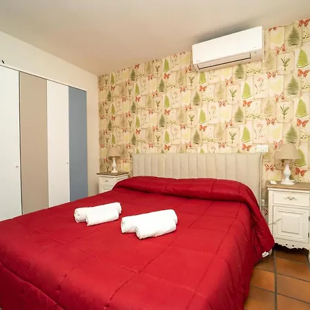 With Terrace & Parking * Pompeja
