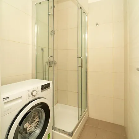 Apartament With Terrace & Parking