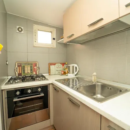 Apartament With Terrace & Parking