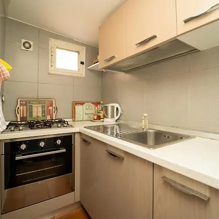 Apartament With Terrace & Parking